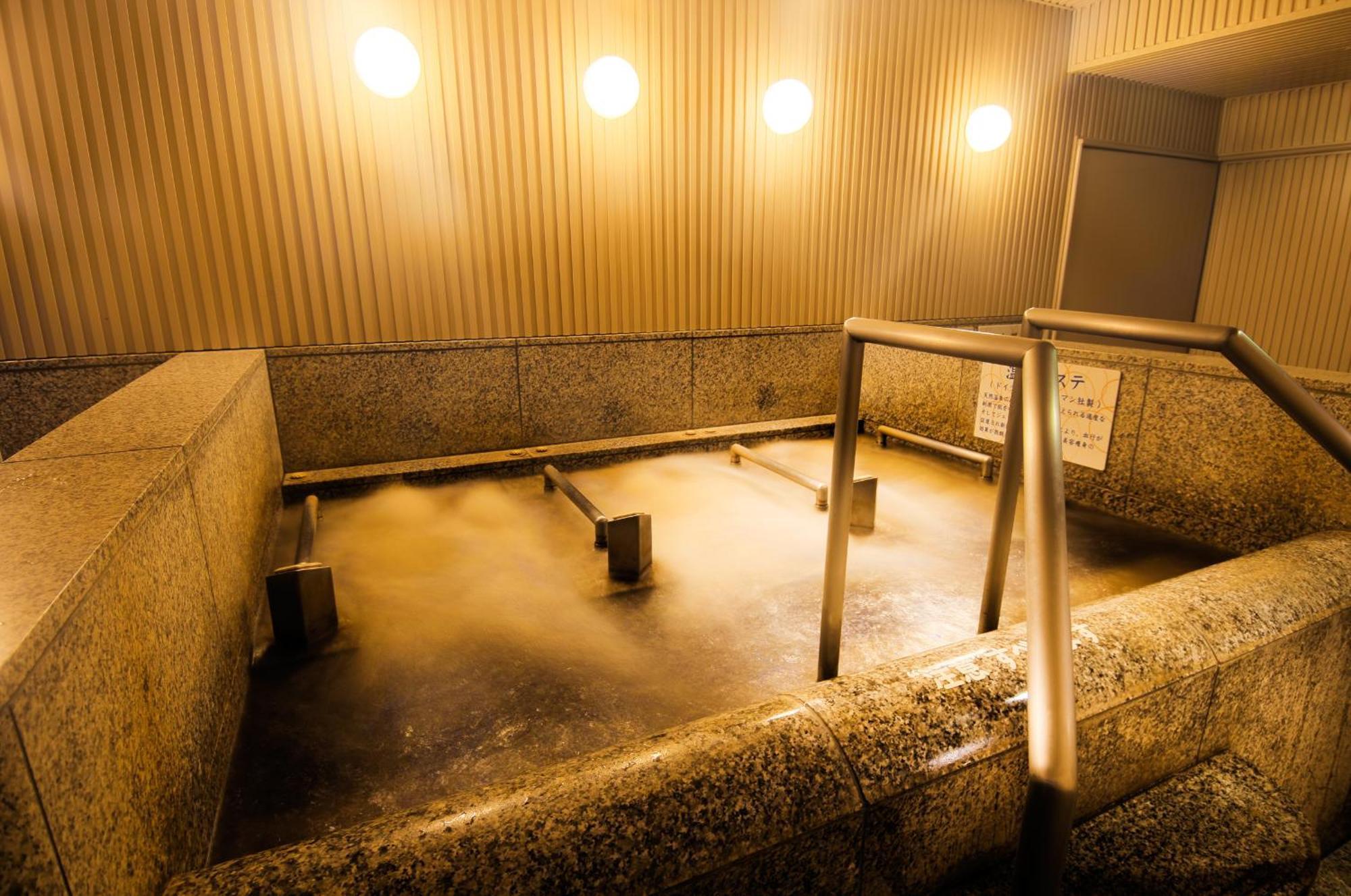 酒店 Super Natural Hot Springs 3*
